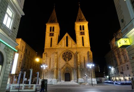 https://storage.bljesak.info/article/343334/450x310/sarajevska katedrala.jpg